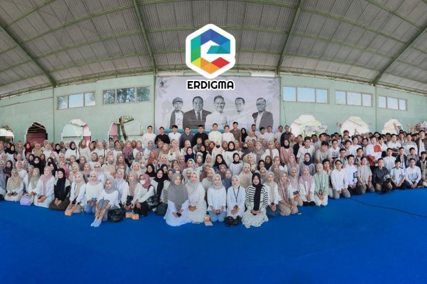Bupati Purbalingga Fahmi Muhammad Hanif (atas, ke-6 dari kiri) menghadiri acara yang diselenggarakan oleh Erdigma Indonesia.