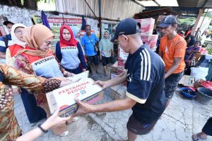 Pertamina Salurkan Bantun untuk Korban Banjir Jaksel