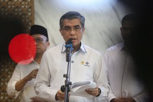 Konferensi Pers Menteri Ketenagakerjaan Terkait THR 2025