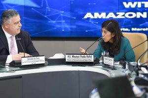 Global Head of Licensing and International Regulatory Affairs Amazon Project Kuiper Gonzalo de Dios dan Menteri Komdigi Meutya Hafid