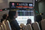 IHSG ditutup melemah 248,56 poin atau 3,84 persen