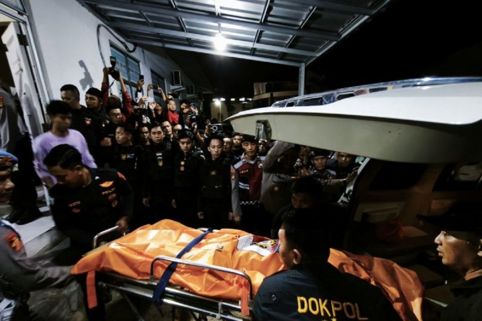 Jenazah tiga polisi yang gugur saat penembakan di Way Kanan, Lampung diautopsi pada Senin (17/3).