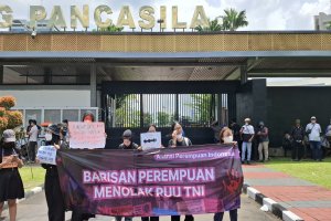 Aksi massa menolak UU TNI 