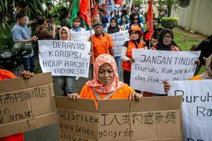 Aksi solidaritas untuk buruh Sritex