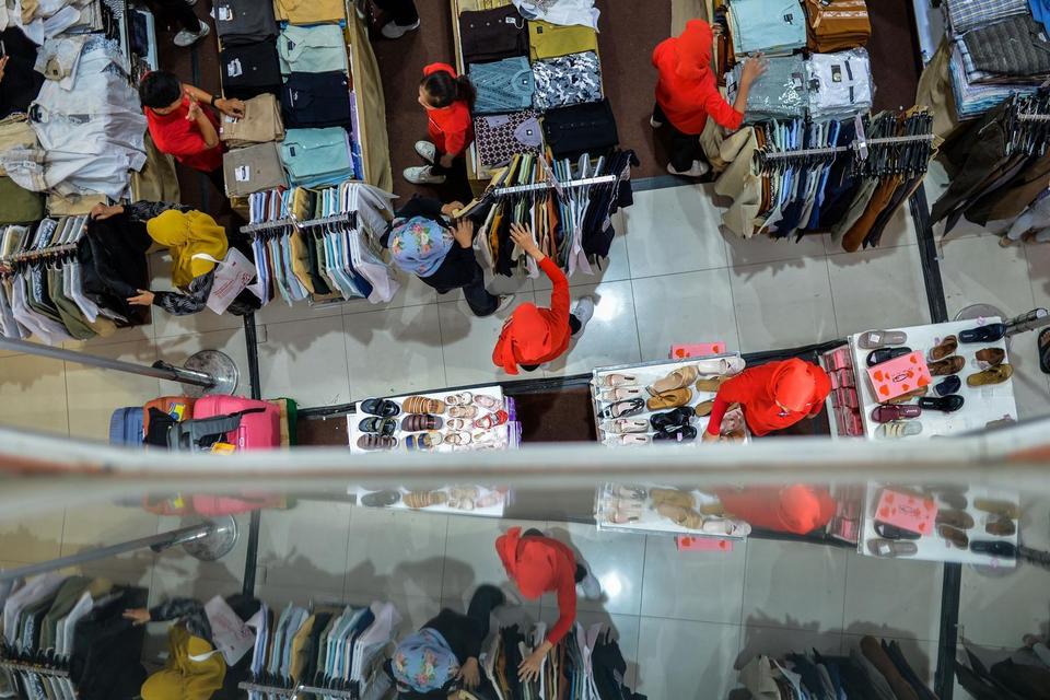 Berburu diskon baju jelang Lebaran