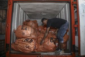 Pengiriman paket pos meningkat jelang Idul Fitri di Ternate