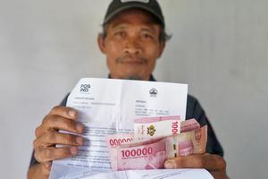 Penyaluran bantuan langsung tunai DBHCT