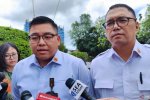 Deputi II Bidang Diseminasi dan Media Informasi PCO, Noudhy Valdryno (kiri)