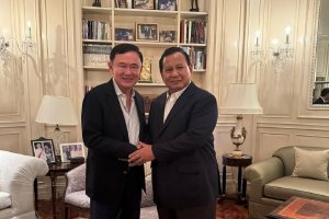 Mantan PM Thailand Thaksin Shinawatra bersama presiden terpilih Prabowo Subianto di Bangkok (7/9/2024).