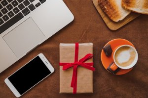 Rekomendasi Kado untuk Teman Kantor