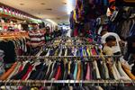 Penjualan baju bekas di Pasar Senen