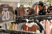Berburu baju lebaran di pusat perbelanjaan Medan