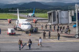 Arus mudik di Bandara Haluoleo