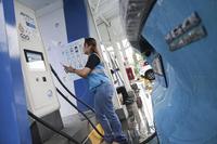 Pengisian daya baterai mobil listrik di SPKLU