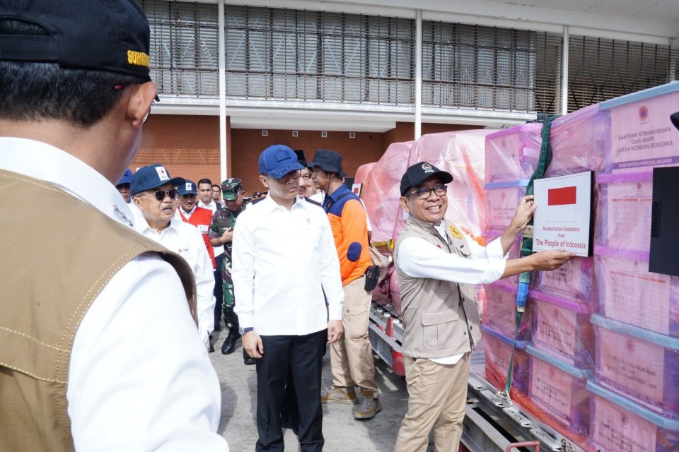 Menteri Luar Negeri Sugiono melepas paket bantuan untuk korban gempa Myanmar