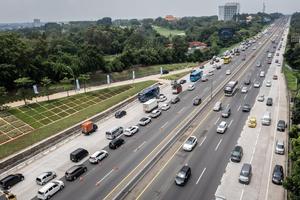 Rekayasa lalu lintas lawan arah di Tol Japek