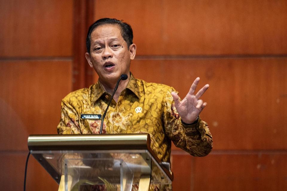 Menteri Lingkungan Hidup Hanif Faisol Nurofiq menyampaikan arahan kepada pelaku usaha kawasan industri Sejabodetabek dan Karawang di Jakarta, Kamis (10/4/2025).