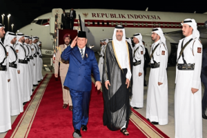 Presiden Prabowo Subianto tiba di Bandar Udara Internasional Hammad, Doha, Qatar dalam rangka kunjungan resmi pada Sabtu, 12 April 2025