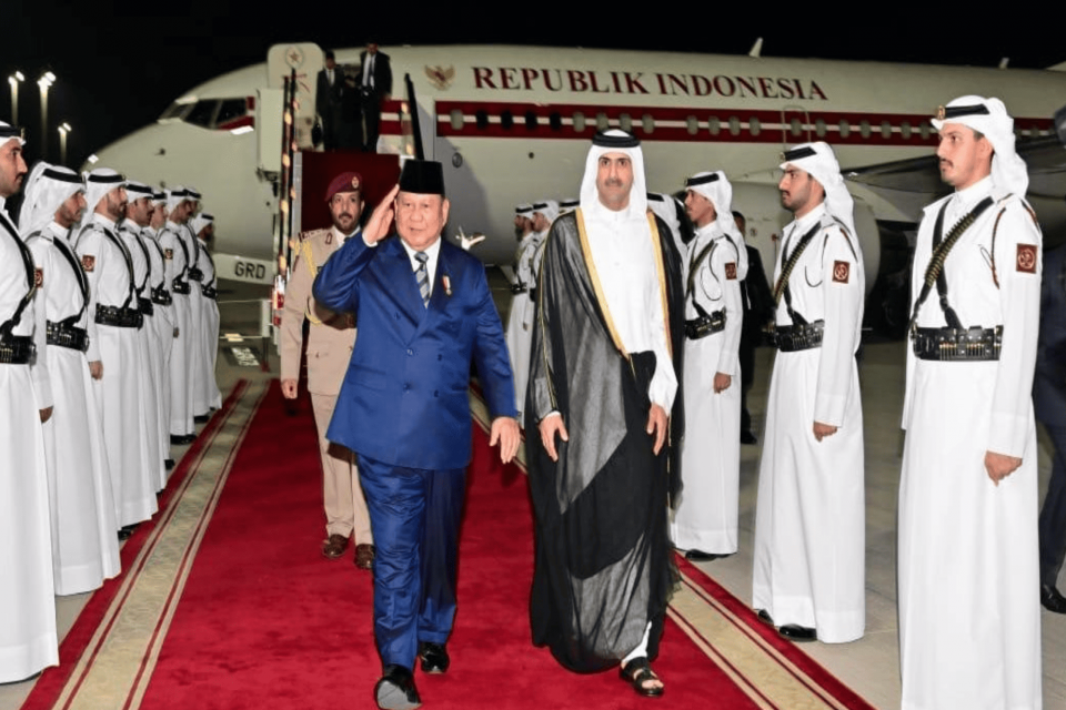 Presiden Prabowo Subianto tiba di Bandar Udara Internasional Hammad, Doha, Qatar dalam rangka kunjungan resmi pada Sabtu, 12 April 2025