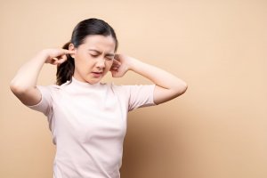  Telinga berdenging bisa mengganggu harmoni hidup. PAFI bantu Anda temukan kembali irama keseharian yang nyaman dan seimbang.