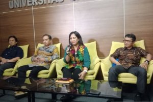 Wakil Rektor UGM, Wening Udasmoro usai audiensi pada Selasa (15/4).