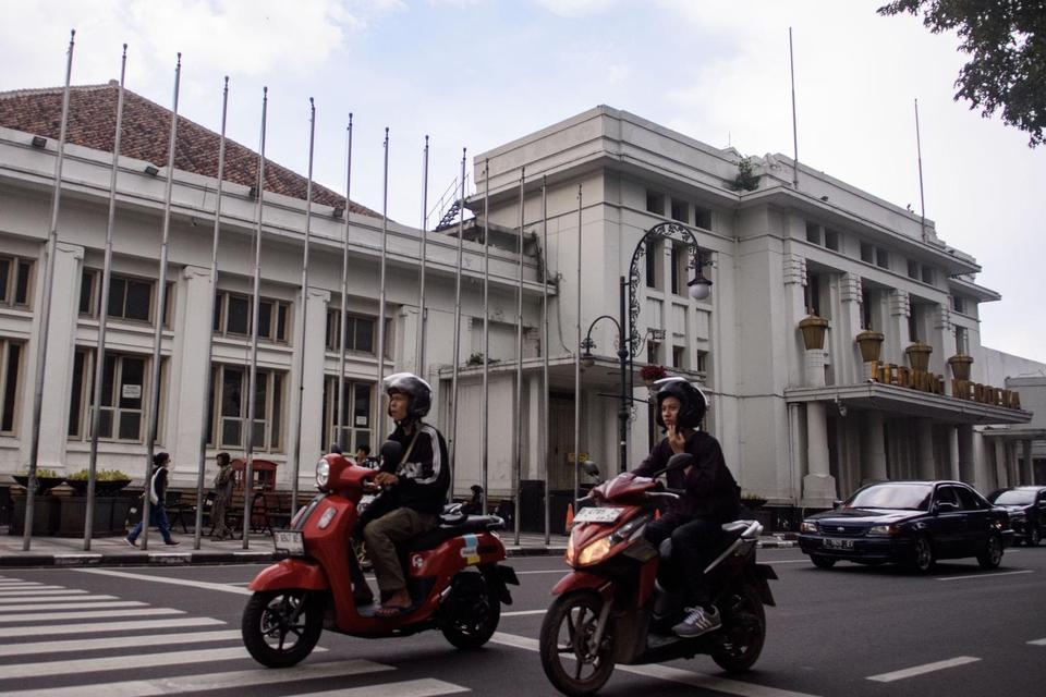 kualitas udara, Bandung, Surabaya