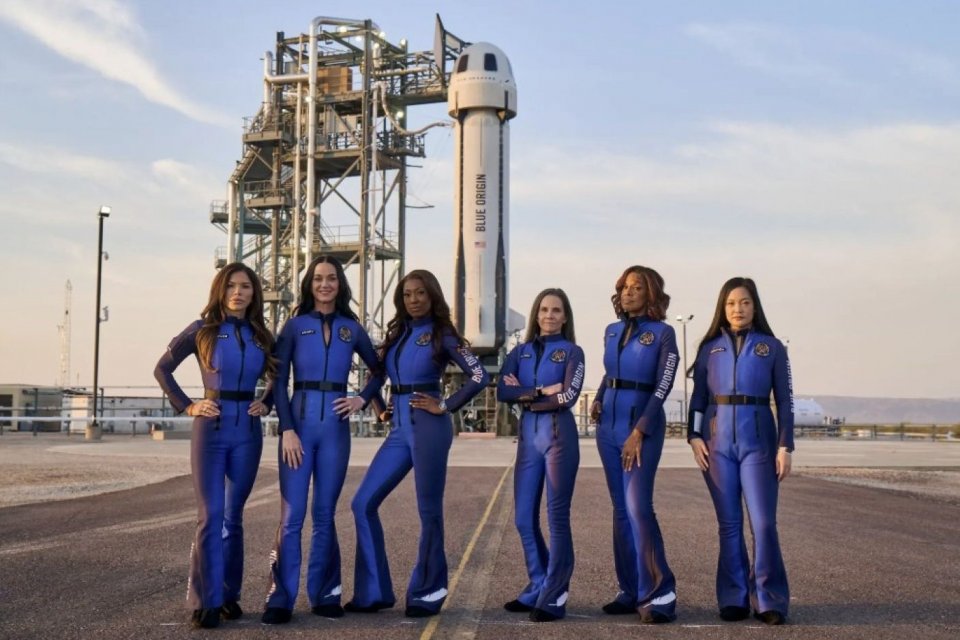 Katy Parry menjadi salah satu kru dalam penerbangan luar angkasa roket Blue Origin milik Jeff Bezos, Senin (14/4)