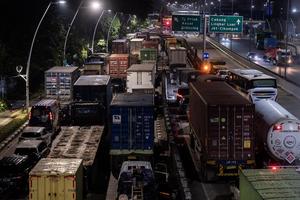Kemacetan di akses menuju Pelabuhan Tanjung Priok