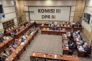 Rapat Komisi III DPR dengan mantan pemain sirkus Oriental Circus Indonesia dan Taman Safari Indonesia, Senin (21/4).