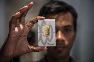 Harga emas Antam tembus dua juta per gram
