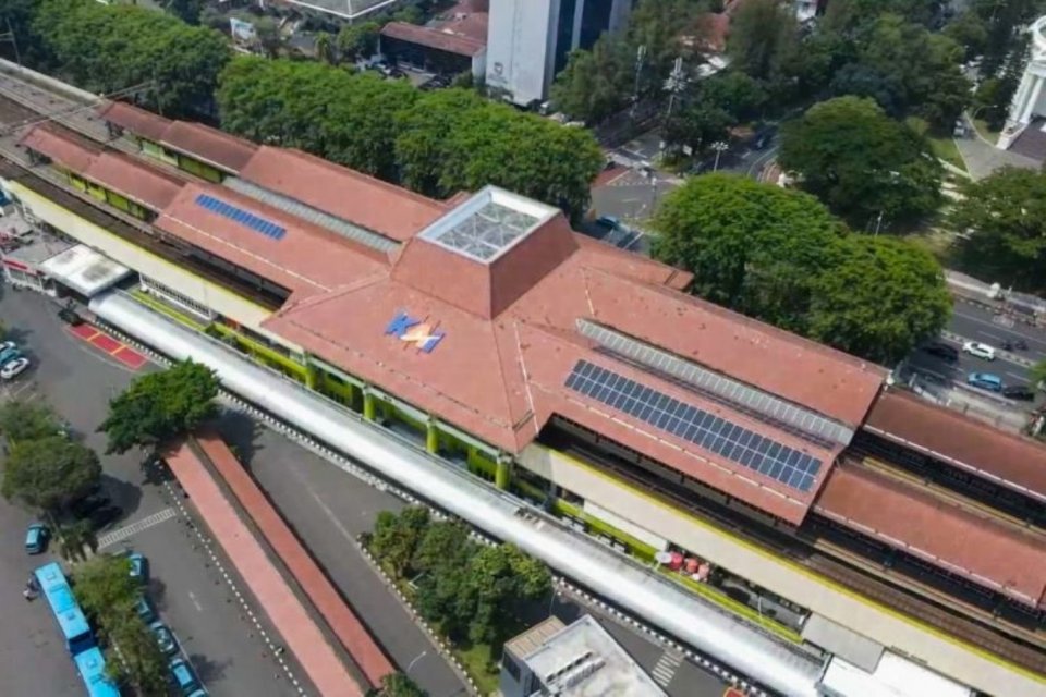 PT Kereta Api Indonesia pasang 66 PLTS di Jawa dan Sumatera dukung transportasi hijau