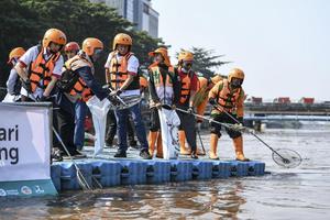 Aksi bersih-bersih Sungai Ciliwung