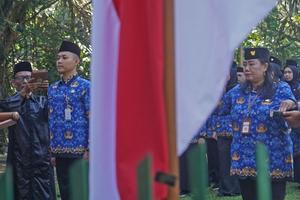 Pelantikan pegawai pemerintah di Gunung Tidar