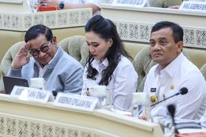 RDP Komisi II dengan Wamendagri dan Gubernur
