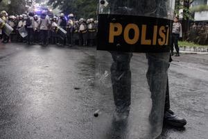 Pembubaran massa ricuh di Bandung