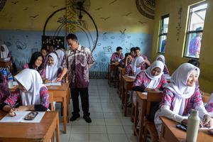 Peluncuran program sekolah swasta gratis di Banten