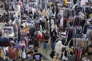Bazar thrifting di Batam