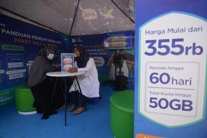 Penjualan kartu perdana seluler untuk komunikasi calon haji