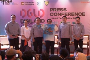 Gubernur DKI Jakarta, Pramono Anung (tiga dari kanan) beserta Direktur Utama Telkom Ririek Adriansyah (tiga dari kiri) dalam konferensi pers Digiland 