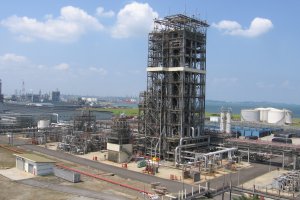 Fasilitas produksi polietilena Chevron Phillips Singapore Chemicals Pte Ltd (CPSC) di Pulau Jurong, Singapura.