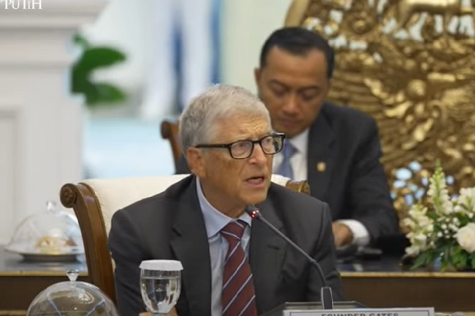 Founder Gates Foundation Bill Gates saat berbicara di Istana Merdeka, Jakarta, Rabu (7/5). Foto: Youtube/Sekretariat Presiden