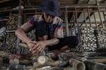 Wamen UMKM kunjungi wirausaha furnitur kursi malas bambu