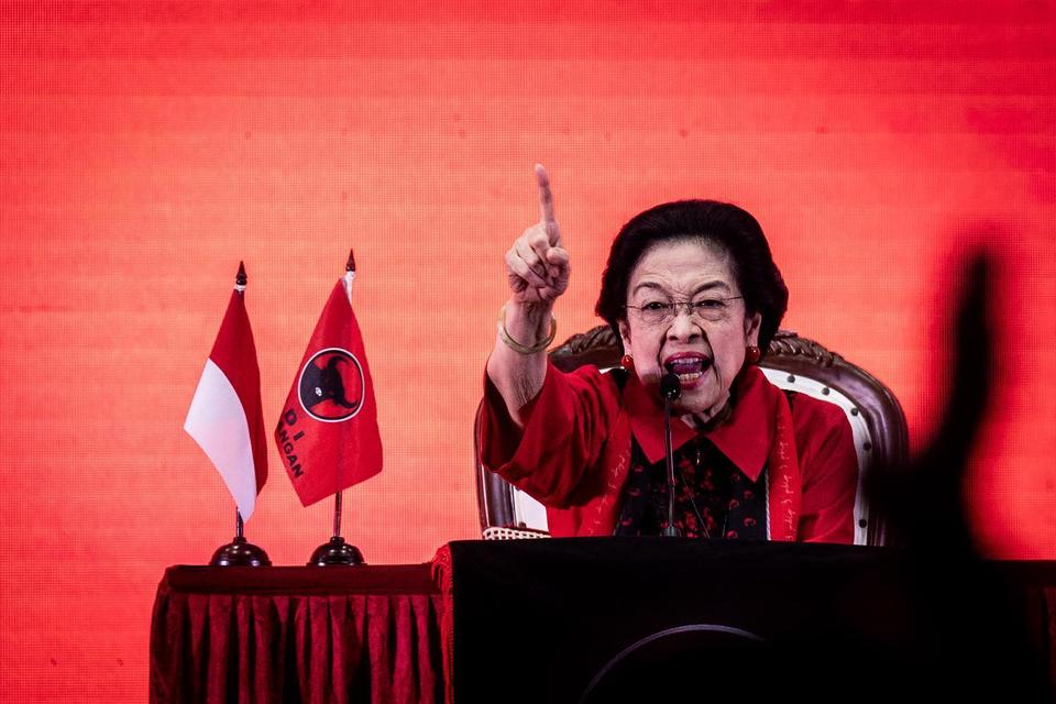 Ketua Umum PDI Perjuangan Megawati Soekarnoputri memberikan sambutan pada acara pemberian penghargaan Trisakti Tourism Award (Desa Wisata) 2025 di Jakarta, Kamis (8/5/2025). Trisakti Tourism Award 2025 memberikan penghargaan kepada 23 pemenang kategori de