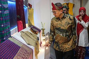 Pameran nasional kain tradisional nusantara di Semarang