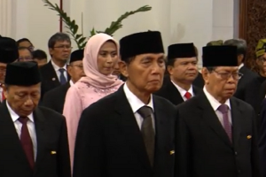 Mantan Ketua Badan Pemeriksa Keuangan Hadi Poernomo (tengah)