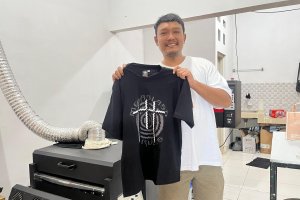 Pendiri UMKM kaos printing Megablast asal Bekasi, Rangga Prayoga. 