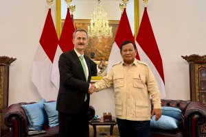 Presiden Prabowo Subianto menerima kunjungan Presiden Badan Industri Pertahanan Turki (SSB) Haluk Görgün di Istana Merdeka, Jakarta, Jumat (16/5). 
