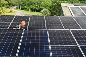 PLTS Atap di sektor perhotelan Bali