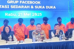 Enam tersangka kasus dugaan asusila, pornografi anak, serta eksploitasi anak terkait konten inses di grup Facebook bernama Fantasi Sedarah dan Suka Du