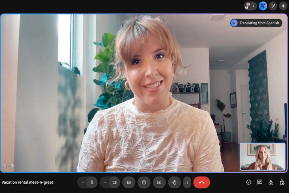 Fitur terjemahan suara secara real-time di Google Meet,
